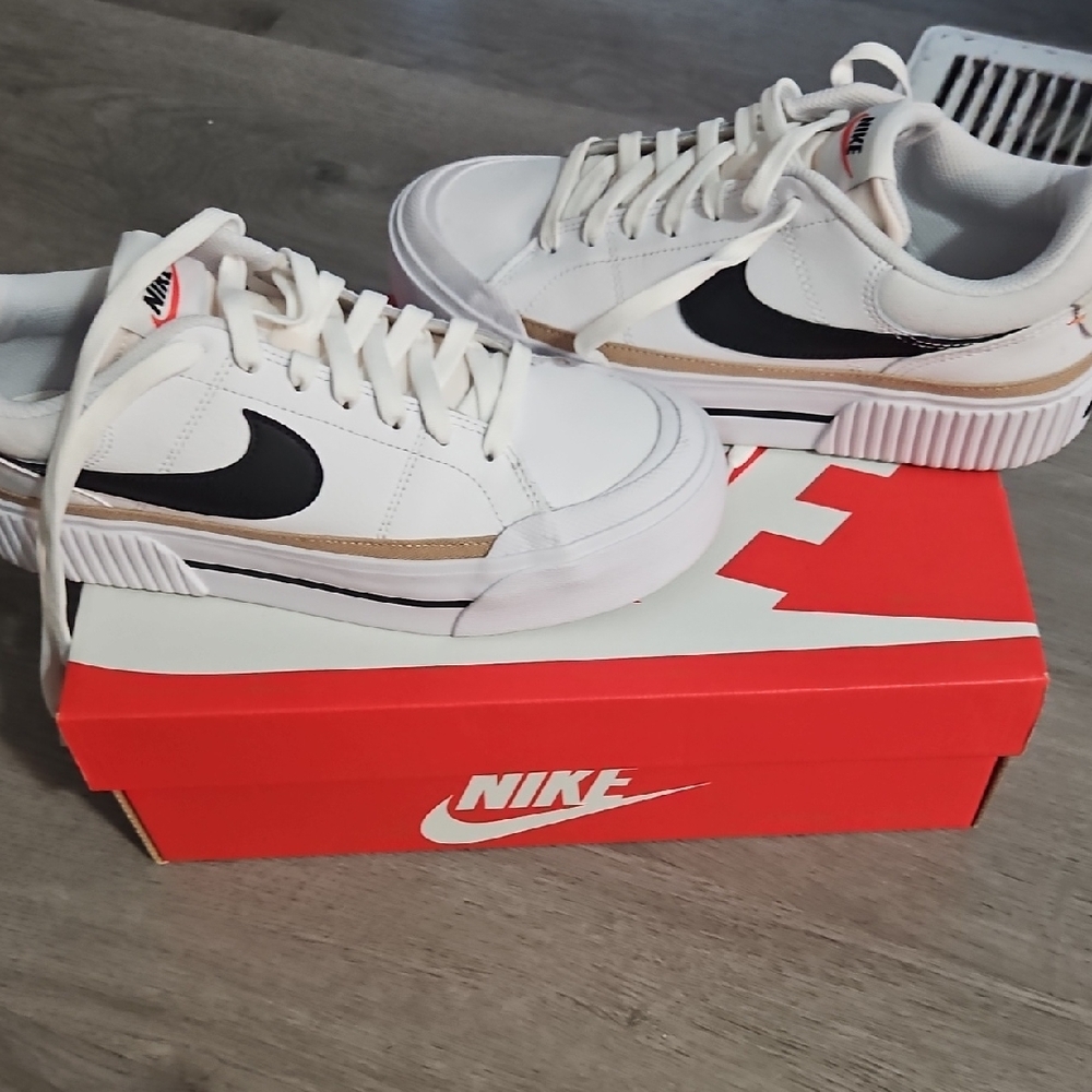 Womens Nike Court Legacy Lift